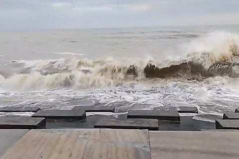 Rogue waves in Purba Medinipur